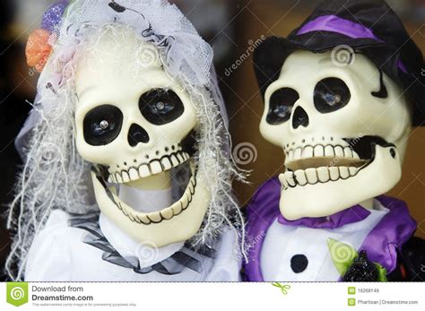 halloween skull husband and wife royalty free stock images