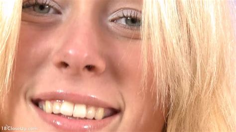 abigail rubs her clit on our camera and cums spread tight