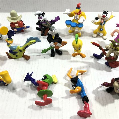 lot   vintage  rare looney tunes characters pvc toy etsy