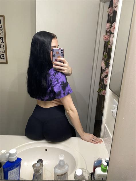 Booty On The Counter 🍑🙊 R Girlsinyogapants
