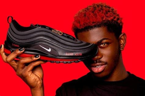Sepatu Kolaborasi Rapper Lil Nas X Dan Brand Mschf Diklaim Mengandung