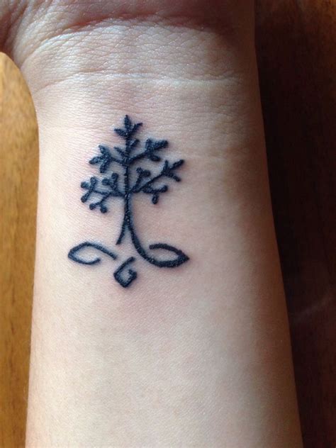 15 Tree Tattoo Designs You Wont Miss Pretty Designs Trendy Tattoos
