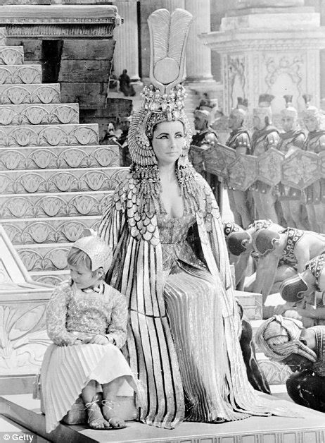 1962 American Actress Elizabeth Taylor As Cleopatra With