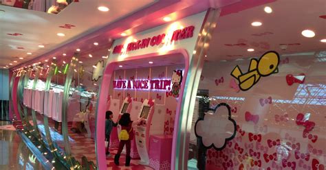 another look at eva air s hello kitty terminal hello kitty fans