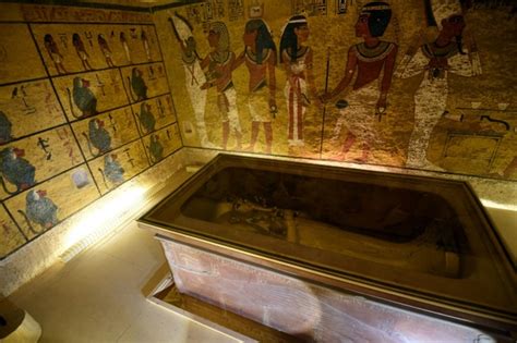 egyptologists clash over claims of hidden chambers in tutankhamun s