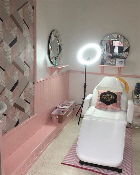 lash room decor en instagram    pretty obsessed