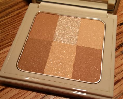 bobbi brown nude finish illuminating powder in “golden