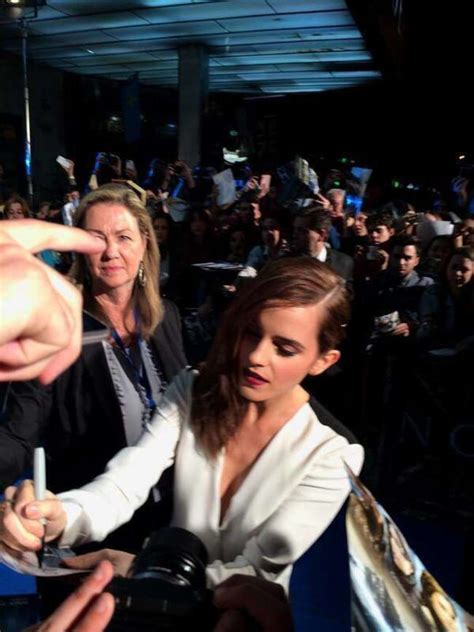 Emma Watson Noah Madrid Premiere 07 Gotceleb