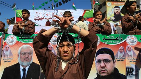 1 500 palestinian prisoners start hunger strike cnn