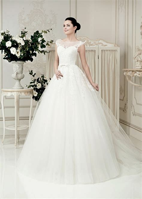 Short Sleeve Lace Wedding Dress Wedding Dress Fantasy