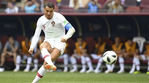 How To Take Free Kicks Like Cristiano Ronaldo English Bahrain