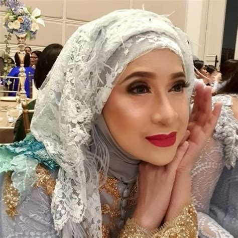 usia di atas 40 tahun 9 seleb ini masih keren dan kece seperti vicky