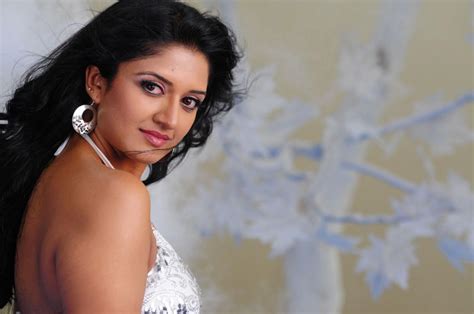 divya dwivedi armpit pics hd wallpaper for actress actor movies wallpaper
