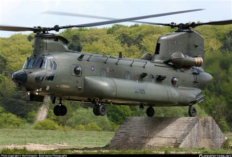 zh royal air force boeing ch  chinook hc photo  mark empson bourneavia photography