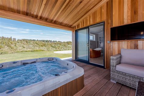 luxury lodges  hot tubs north lakes lodges  brayton park