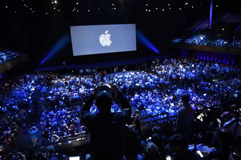 apple  wwdc conference    virus pandemic bloomberg
