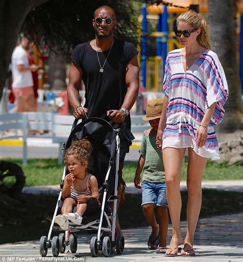 Victoria S Secret S Doutzen Kroes Hits The Beach In Ibiza With Daughter