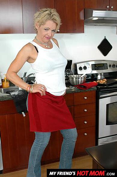 Milf Kelly Leigh Fucking In The Kitchen With Her Big Ass