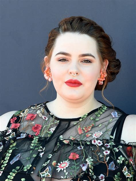 tess holliday posts unflattering and unretouched photo