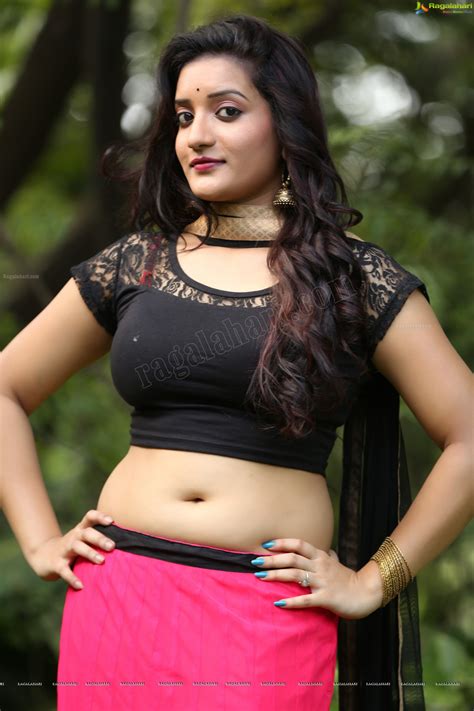 janani spicy hot actress hot saree hot navel hot cleavage