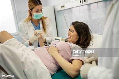 woman giving birth photos and premium high res pictures getty images