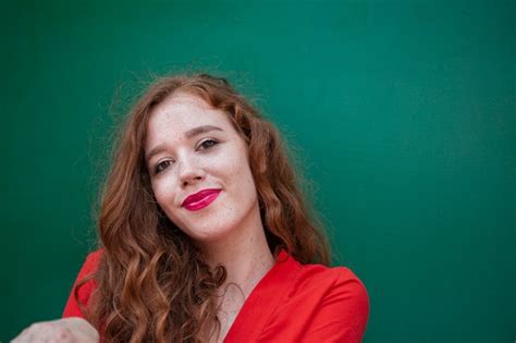 Free Photo Stylish Redhead Woman Posing With Green Background