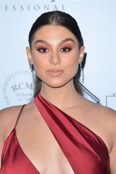 kira kosarin at 2018 make up artists and hair stylists