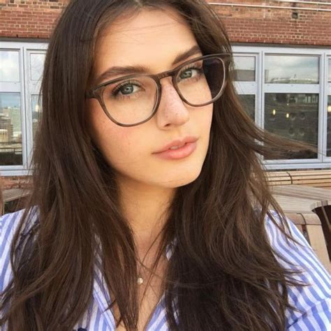 Natural Beauty With Glasses Brille Mädchen Mit Brille