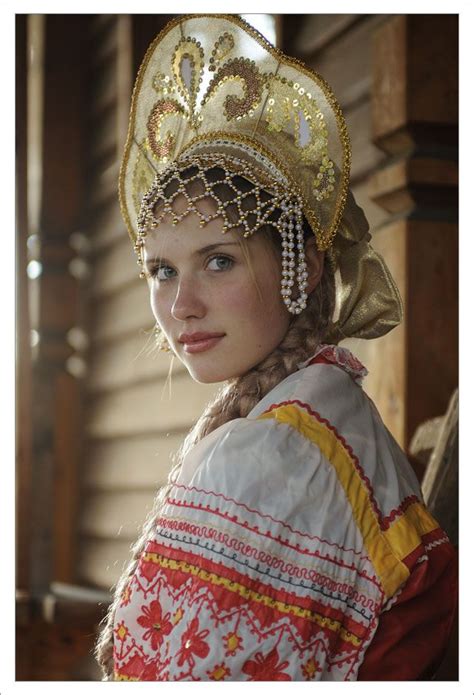 В кокошнике Traditional Outfits Beauty Russian Fashion
