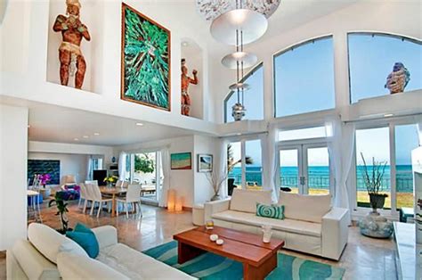 20 Gorgeous Living Rooms With Ocean Views