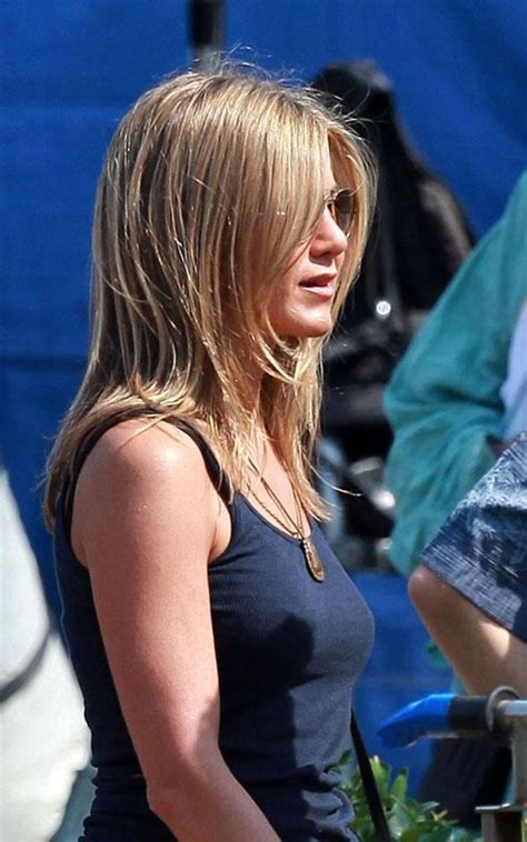 jennifer aniston on the set of just go with it in hawaii
