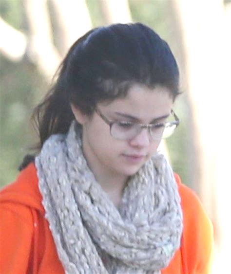 selena gomez without makeup — looking dumpy after dumping justin bieber hollywood life