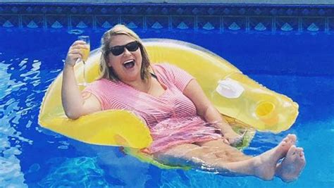 Alabama Mom S Pool Day Photo Makes A Splash On The Internet
