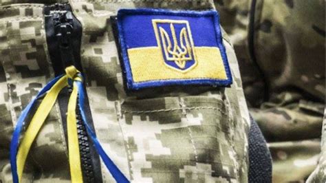 ukrainian paratroopers found fraternizing in crimea