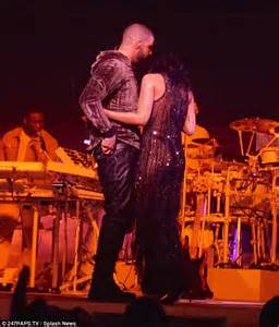 braless rihanna twerks on stage with drake while performing “work” during her anti world tour