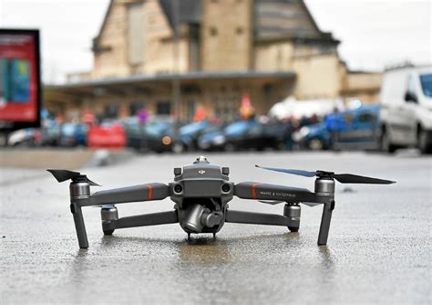 la manifestation surveillee par drone une premiere  dinan dinan letelegrammefr
