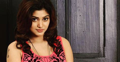 Bigg Boss Suicide Attempt Oviya Summoned By Police