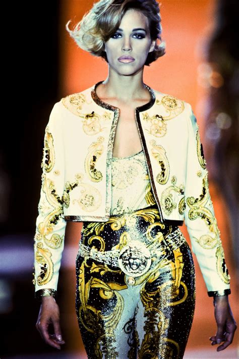 emma gianni versace runway s s 1992 fashion goddess fashion versace