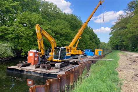 damwandvervanging  apeldoorns kanaal ponton voor werkzaamheden te water