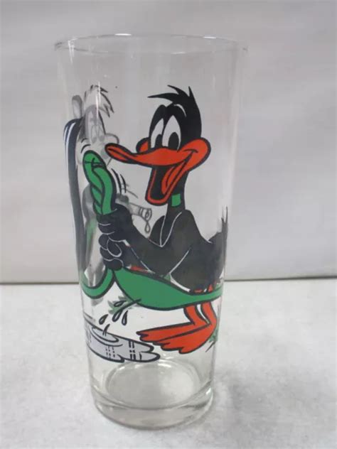 1976 Pepsi Looney Tunes Daffy Duck And Pepe Le Pew Glass 9 56 Picclick