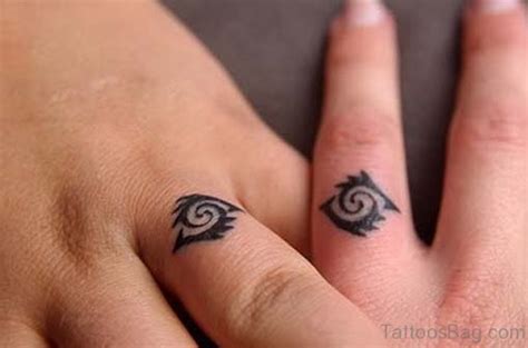 55 Cool Finger Tattoos