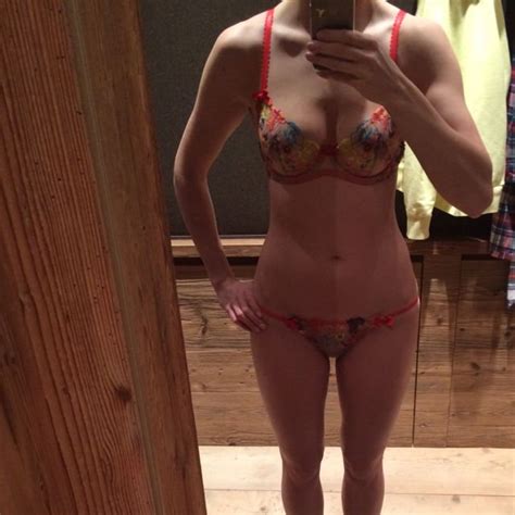 Susie Wolff Leaked The Fappening 10 Photos Thefappening