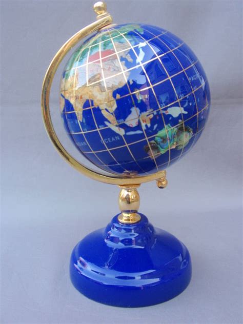 wereldbol van lapis lazuli ingelegd met edelstenen en catawiki