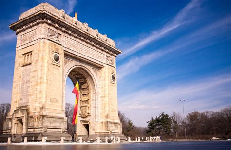 bucharests arch  triumph opens  visitors  weekends romania insider