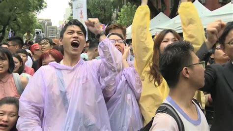 Taiwan First In Asia To Pass Same Sex Marriage Bill Cnn