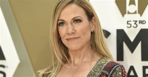 sheryl crow recalls sex harassment from michael jackson s manager