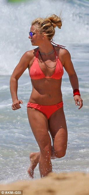 Britney Spears Shows Off Toned Torso In Hot Pink Bikini Daily Mail Online