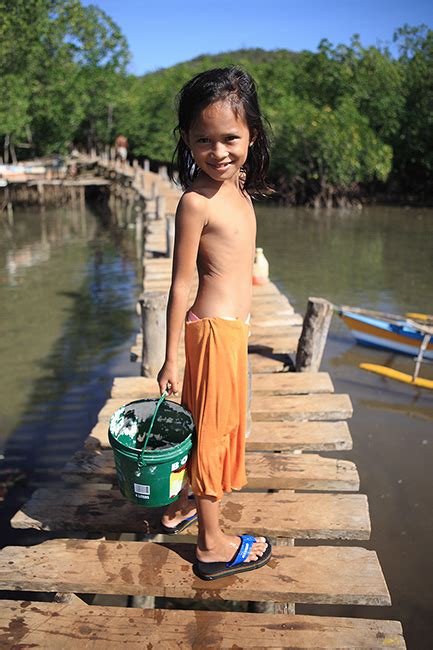 漁村の少女 （フィリピン 2006）