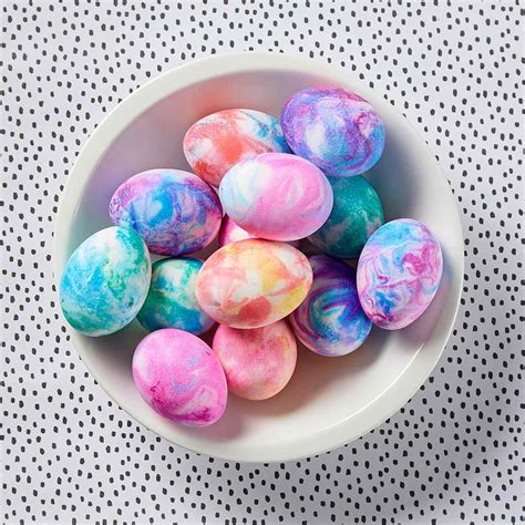 creative ways  dye easter eggs  homes gardens