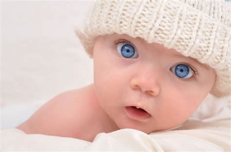 male dziecko czapeczka niebieskie oczki